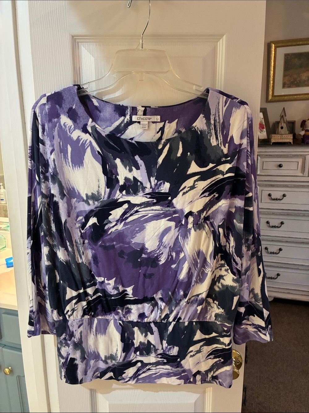 Chico's Purple White Abstract Brushstroke Banded Hem Top SZ 1/M